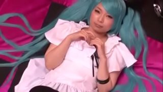 Chica viste un Cosplay de vocaloid